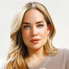 Ana Murrieta's Instagram, Twitter & Facebook