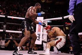 The explosive boxer stands at a commanding 6'5 and fights in the heavyweight division. S 4xusfrajm89m