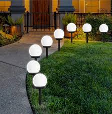Solar leuchten strahlen sehr schön, sobald sie einmal die sonnenstrahlen eingefangen haben, leuchten sie wunderschön am. Gartenleuchten In 2020 Solarleuchten Garten Solarlampen Garten Wegbeleuchtung