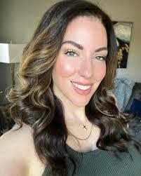 Tina Deering's Instagram, Twitter & Facebook