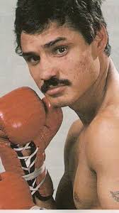 Who would win in a boxing match between Salvador Sanchez and Alexis  Arguello?