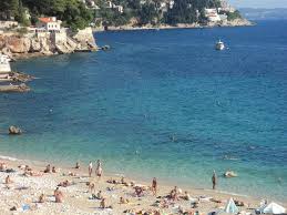 Con más de 1700 kilómetros de costa, más de un millar de islas y un mar limpio y transparente, croacia es un destino muy atrayente para los amantes del sol y el verano. Playas De Dubrovnik Las Mejores Playas Del Adriatico Turismo Dubrovnik