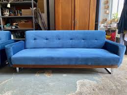Dreisitzer sofas von flexform werden mit sehr hohen qualitätstandards. Skandinavisches Drei Sitzer Sofa Aus Blauem Samt 1960er Bei Pamono Kaufen