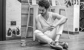 He is the younger brother of actor ayushmann khurrana. Aparshakti Khurana Answers The Joey Conundrum Shares His Biggest Regrets And More