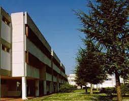 Sede delle attività, destinate a bambini fra 5 e 13 anni di età: Istituto Tecnico Commerciale Alessandro Volta