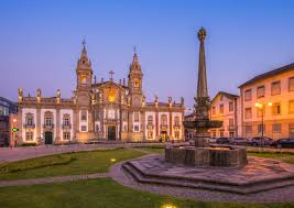 Braga is a city in the cávado valley of northern portugal. Stadt Der Kirchen Und Heiligtumer Braga Reiseberichte Reisetipps Reportagen Reisemagazin Imagine Schweiz