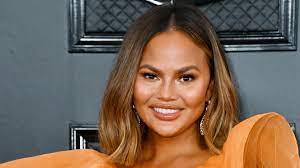 The 62nd annual grammy's award was an. Grammys 2020 Chrissy Teigen Debuts Monochromatic Orange Makeup Allure