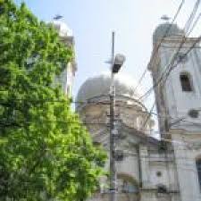 Din datele consemnate in documentele consultate rezulta ca existenta actualului imobil se datoreaza initiativei a doi fruntasi, dintre cetateni: Biserica Sfintii Petru Si Pavel Sfanta Paraschiva Din Braila
