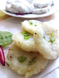 Bagaimanapun, karena menu ini sangat sederhana, setiap orang bahkan memiliki resepnya sendiri (termasuk cara menikmatinya). Astrid Prasetya Food Recycling Cireng Nasi Basah