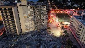 Personal de emergencia trabaja en el lugar del derrumbe parcial de un edificio en miami beach reuters / marco bello. Mskeqfmlbpdjem