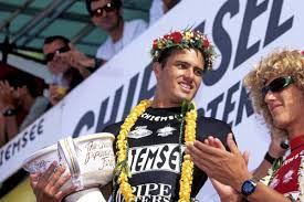 Uk record labels association the bpi administers and certifies the iconic brit certified platinum, gold and silver awards programme. Things You Probably Didn T Know About Kelly Slater