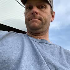 Should I fertilize new grass in cold weather?