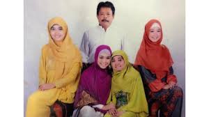 Beli mobil rp 1,8 miliar untuk ayah, ini 5 potret kendaraan mewah. Ria Ricis Belum Tahu Ayahnya Meninggal Dunia Showbiz Liputan6 Com
