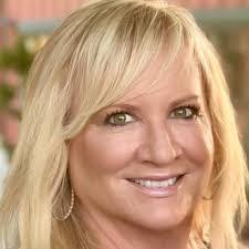 Casey Winchell's Instagram, Twitter & Facebook