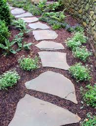 Superb Stepping Stones On Mulch For Your Cozy Home Steppingstonespathway Superb Stepping Stones On Mulch For Trittsteine Garten Abgestufter Garten Betongarten