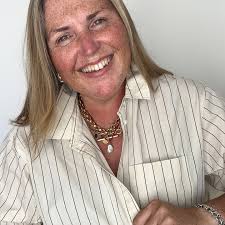 Happy Tuesday!! #supersizethelook #sidebyside Im sure we all know how much  I love a striped shirt and this @marksandspencer one is definitely up  there, I can guarantee it is going to be