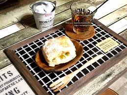 100均コルクボードで貼るだけ簡単カフェトレー 防水ニスの比較 コルクボード カフェ 100均
