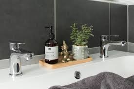 Wählen sie die größe für ein neues badezimmer also mit bedacht aus und entscheiden sie nicht vorschnell. Badezimmer Umgestalten Unter 700 Upcycling Ideen Einrichtungstipps Raumkronung Wohnblog Wohnberatung Einrichtungstipps