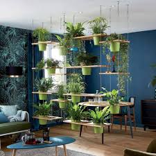 Separer Sans Cloisonner 10 Astuces Pour Creer Des Espaces 2 En 1 Elle Decoration Deco Mur Exterieur Jardiniere Interieur Deco Plantes Interieur
