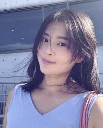 帶星去基隆海洋智能潮境館豔陽天、雲很白、天很藍海風很大等星吃完冰棒時星：媽媽，擦擦手我：哇，吃得滿臉都是耶！看起來真是好吃