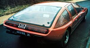 La personne assise qui baille serais : Rotatif Club Les Modeles Automobiles Nsu