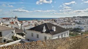 The extensive range of sights and activities means that lagos is perfectly suited for a range of different visitors, and the algarve is blessed with a glorious climate of hot summers and pleasantly warm springs and autumns. Cinco Motivos Para Viajar A Lagos El Algarve Portugal Donde Vamos Eva Blog De Viajes