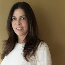 Elizabeth Schummer's Instagram, Twitter & Facebook