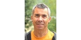 Aubenas. Dans l'intrigue de Meurtre entre les voûtes à la librairie du  Château