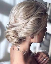 A Loose Casual Super Stylish Pulled Back Bun For A Bride Bridalhair Bride Weddinghair Wedding Hairi Loose Hairstyles Veil Hairstyles Medium Hair Styles