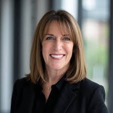 Accenture report: How gen AI can help frontline workers this holiday season 