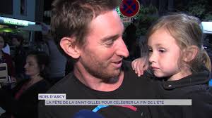 Certains vendeurs proposent également des gants. Bois D Arcy Fait Sa Fete Youtube