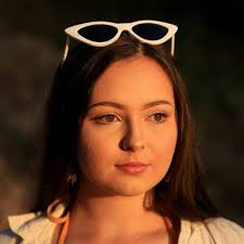 Sarah Towers (@TrySarahTopsLY)