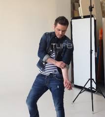 Δικαιωθηκε ο μιχαλησ χατζηγιαννησ !!! M Xatzhgiannhs Sta Backstage Ths Fwtografhshs Gia To Neo Toy Almpoym