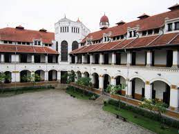 During the world war ii, the japanese soldiers used the basement of this structure as a killing ground. Creep Out In Lawang Sewu The House Of Thousand Doors