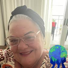 Does anyone know a person that knows how to do highlights for my teenager  for good price ?