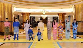 Saya juga akan teruskan menyanyi dan berlakon, kerana ini memang minat saya. Al Sultan Abdullah Utamakan Kesejahteraan Rakyat