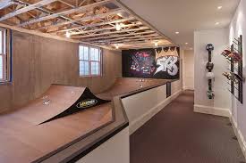 Deco De Sous Sol De Design Moderne Skateboard Room Basement Design Basement Remodeling