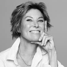 Hygom Departs Bay Street