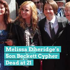 En 2000, cypher a commencé à reconsidérer sa sexualité et le 19 septembre 2000, melissa et cypher ont annoncé leur séparation. Extra Melissa Etheridge S Son Beckett Cypher Dead At 21 Facebook