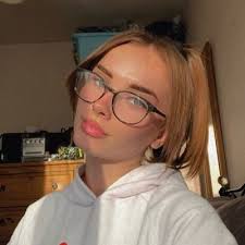 Ella Harden's Instagram, Twitter & Facebook