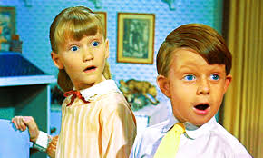 Jane And Michael Banks Mary Poppins That Look Priceless Mary Poppins 1964 Mary Poppins Julie Andrews Mary Poppins