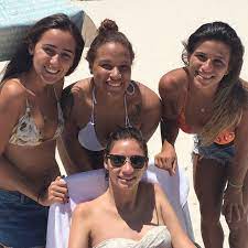 Esta é a terceira rodada das audições às cegas e trouxe vozes talentosas para a apresentação. De Volta Ao Brasil Lais Souza Vai A Praia Com Jade Barbosa E Amigas Jovem Pan