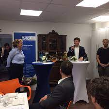 „die behutsame, sozialverträgliche erneuerung des ziekowkiezes unter einbeziehung aller mieterinnen und mieter ist uns ein großes. Vonovia On Twitter In Berlin Stellt Sich Heute Ost Geschaftsfuhrer Sebastian Jung Interessierten Besuchern Des Kiez Cafes Anders Vor Vonovia Https T Co Gxixsf96pd