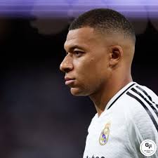 🇫🇷 Meilleurs buteurs français de l'histoire dans les 5 grands  championnats • Karim Benzema 281⚽️ • Bernard Lacombe 255⚽️ • Thierry Henry  233⚽️ • Hervé Revelli 216 ⚽️ • Roger Courtois 210⚽️ • Alexandre Lacazette  209⚽️ • KYLIAN MBAPPE 209 ...