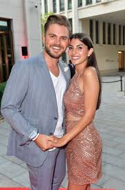 Https Www Promiflash De News 2017 07 31 Angelina Jolie Wehrt Sich Keine Kinder Fuer Film Ausgebeutet Html 2017 07 31t23 28 00 02 00 Https Content1 Promiflash De Article Images Gallery2048 Angelina Jolie Schaut Ernst 4 Jpg Angelina Jolie Bei Den