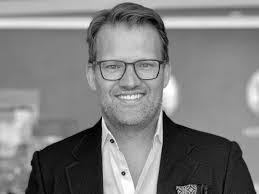 Robert Weseman's Instagram, Twitter & Facebook