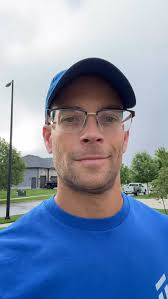 Horizontal pre-stained cedar fence