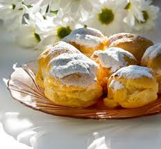 Bring the water to a boil in a saucepan. Profiteroles Gefullt Mit Einer Sahnigen Vanillecreme