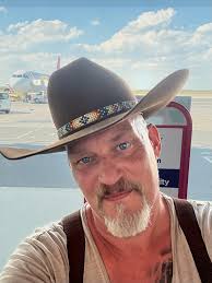 The one who doesn't say Goodbye can't come back! Heading back to Germany!  🇷🇴 -> 🇩🇪 #romania #travelphotography #goinghome #boarding #ontheplane  #airportvibes #airport #welcomeonboard