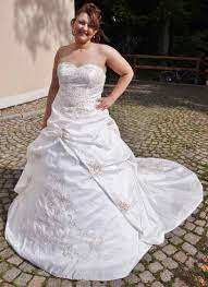 We make breathtaking wedding dresses for fashion forward brides like you. Bild 2008 Kosmetik Mode Wellness